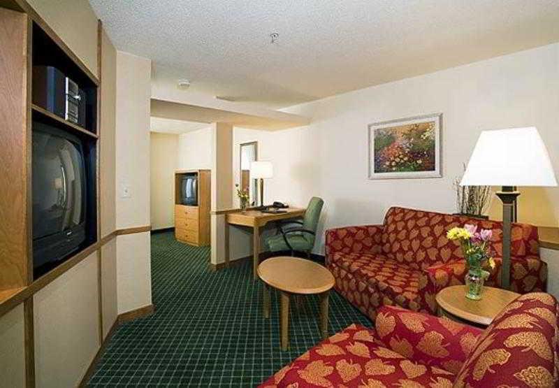 Fairfield Inn And Suites By Marriott Tampa Brandon Heartland Habitación foto